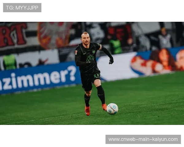 阿诺德远距离传中变成进球助攻