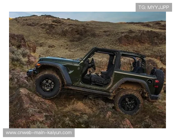 摩托越野起跳飞跃沙丘极具震撼力